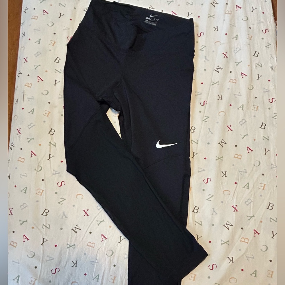 Women’s Nike Dri-Fit tight Capri pants